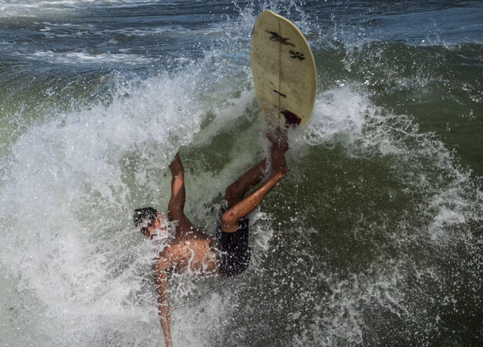 Exploring the World of Surfing: Styles, Techniques, and the Thriving Community